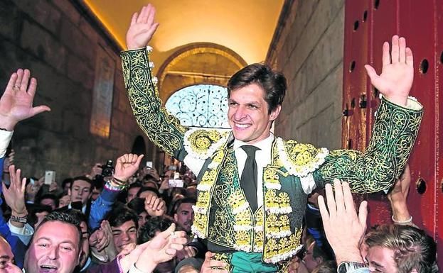 El Juli, cuatro orejas, y Garcigrande, un indulto, se adueñan de La Maestranza
