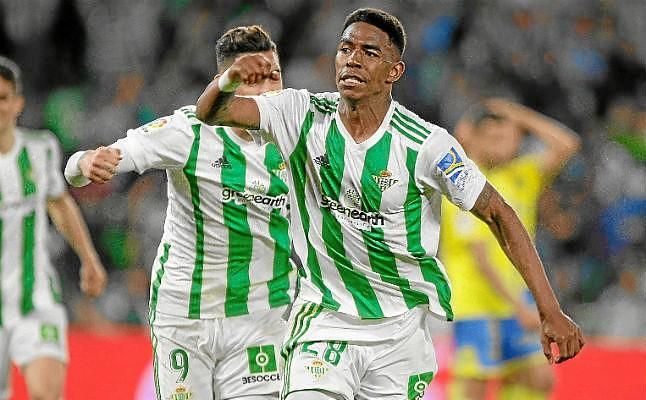 Real Betis 1-0 Las Palmas: Gana por inercia y prolonga su fiesta