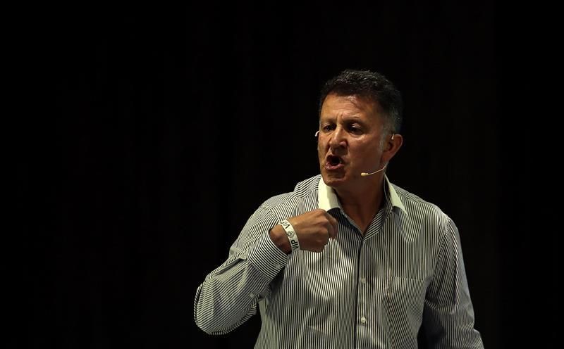 Osorio dice que analizará su continuidad en México tras el Mundial