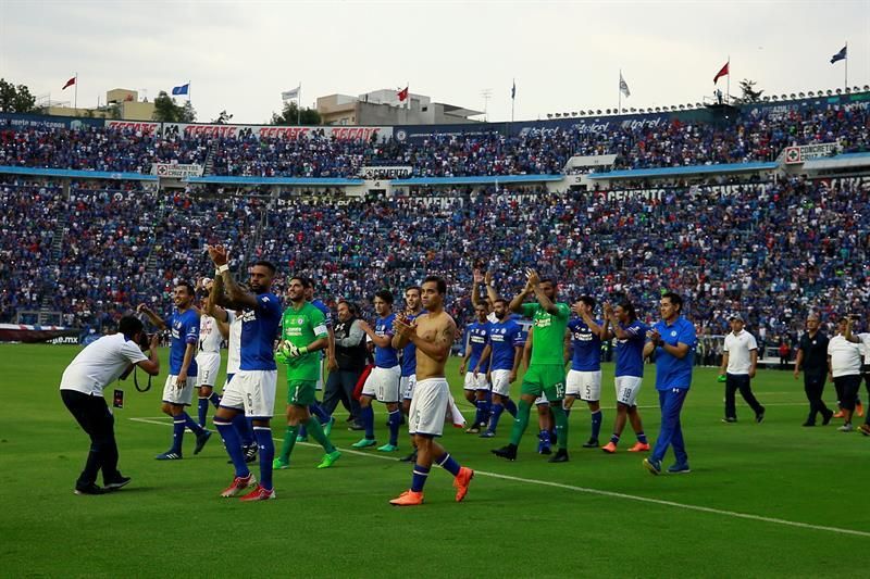 El Cruz Azul se despide de su estadio con victoria sobre Morelia