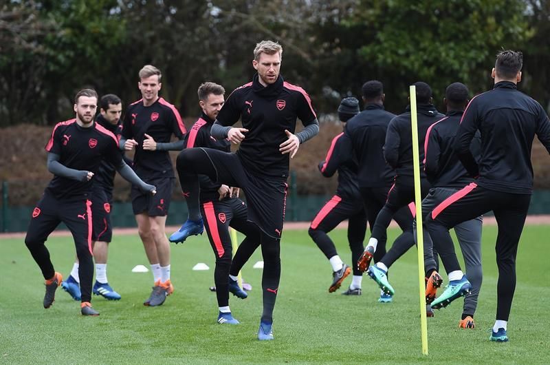 Mertesacker: "Tenemos que respetar al Atlético de Madrid"