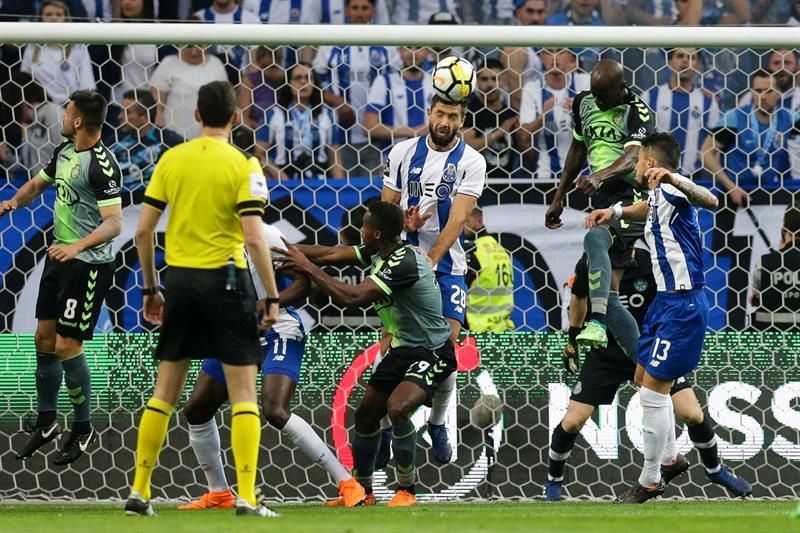 El Oporto golea 5-1 al Setúbal y sigue líder a falta de tres jornadas