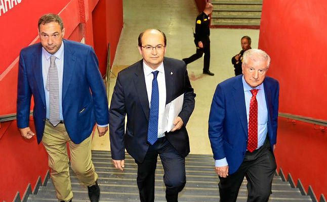 Castro no va a dimitir "mientras tenga la confianza de los accionistas"