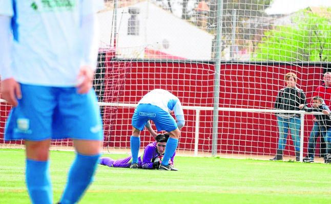 Collarín y reposo para el accidentado meta del Alcalá Daza