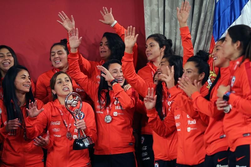 Piñera recibe a la Roja que pasa a un Mundial por primera vez en su historia