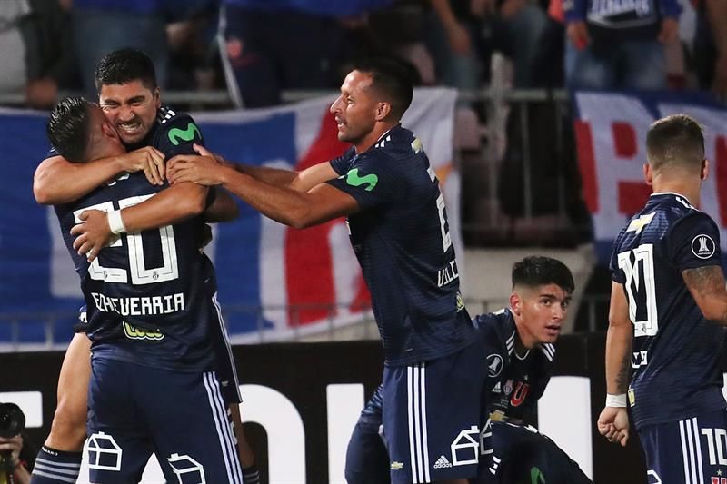 Cruzeiro y la Universidad de Chile en crisis se miden en un partido decisivo