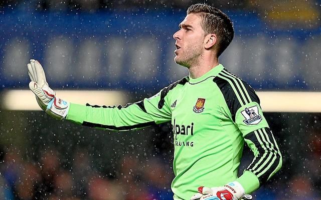 Adrián pedirá salir si Moyes sigue entrenando al West Ham