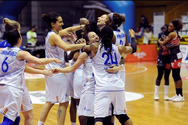 61-77. El Perfumerías celebra en Girona su tercera Liga Dia consecutiva