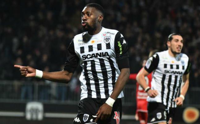 Valencia, Atlético, Villarreal y Sevilla siguen a Karl Toko Ekambi