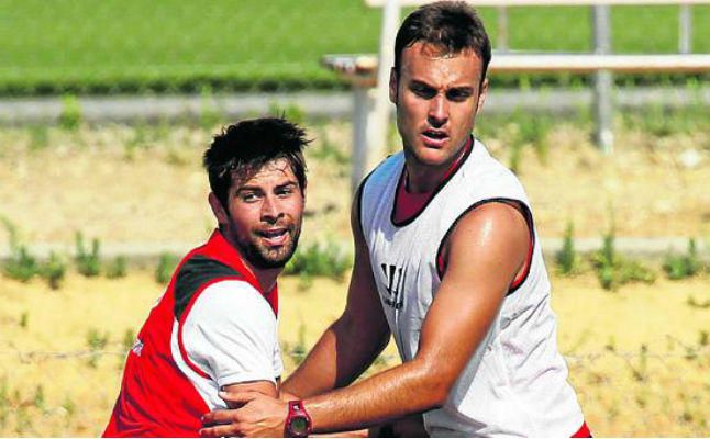 La conversación del "mediocentro organizador" Cala y el "goleador" Coke