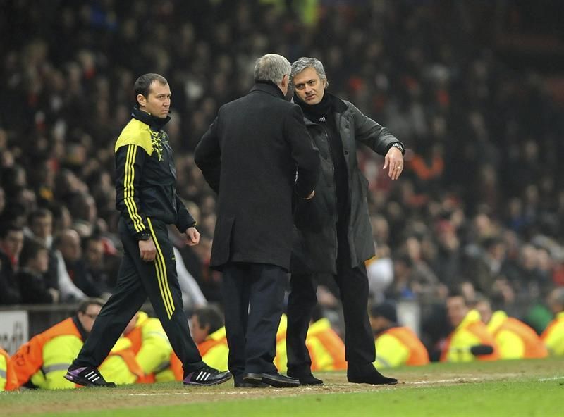 Mourinho dice que el Manchester es "optimista" respecto a la recuperación de Ferguson