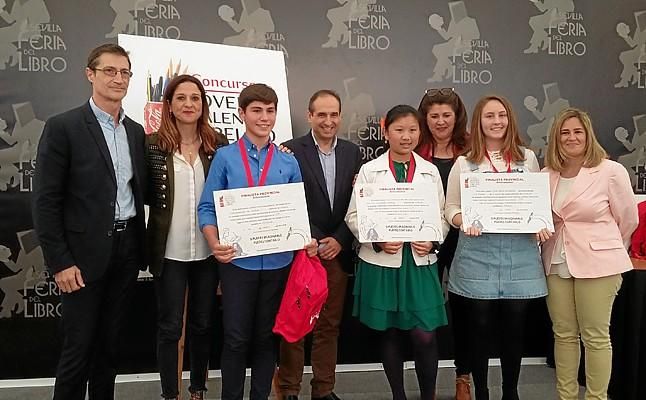 Carlota Mijares y Alba García ganan la 58ª edición del Concurso Coca-Cola de relato corto de Sevilla