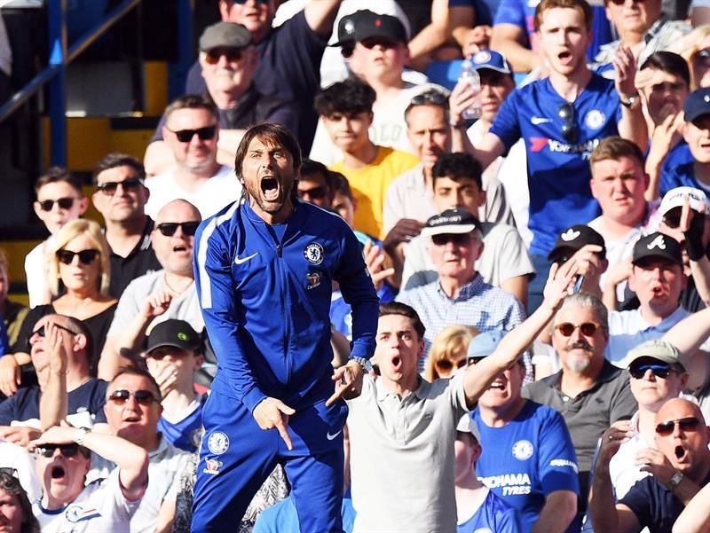 El Chelsea añade detalles rojos a su equipación para la próxima temporada