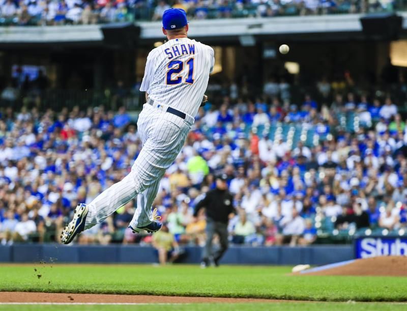 10-11. Shaw pega sencillo remolcador del triunfo de los Cerveceros