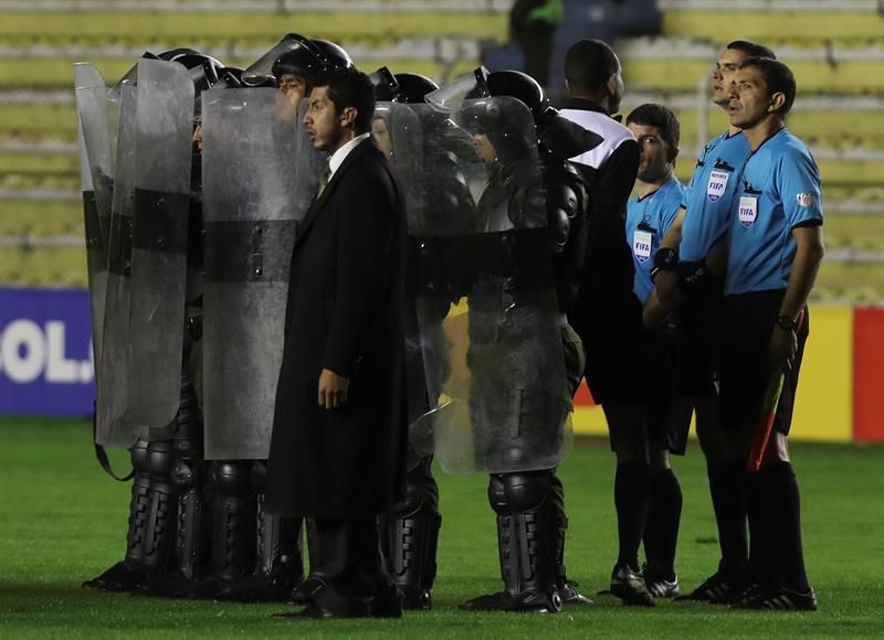 Refuerzan la presencia policial tras los incidentes de hinchas en Bolivia