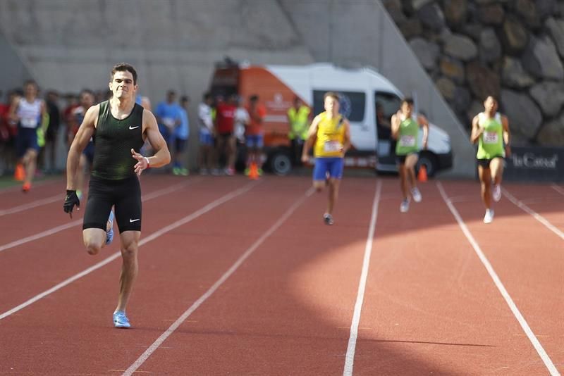 Hortelano regresa a la competición y bate su marca personal en 400 metros