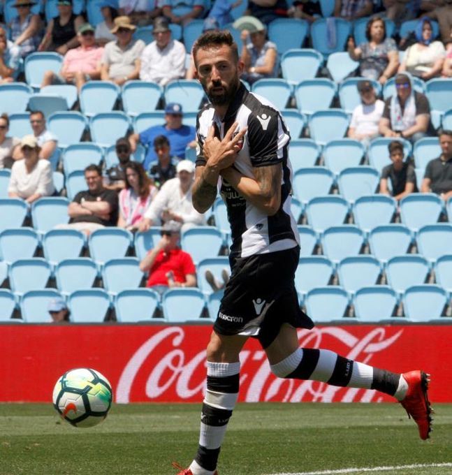 Morales, líder del equipo bien escoltado por Bardhi, Lerma y Campaña