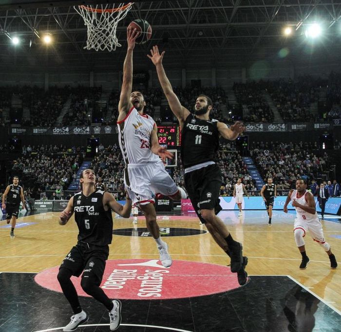 El Bilbao Basket cierra en Burgos su nefasta temporada y su ciclo en la ACB