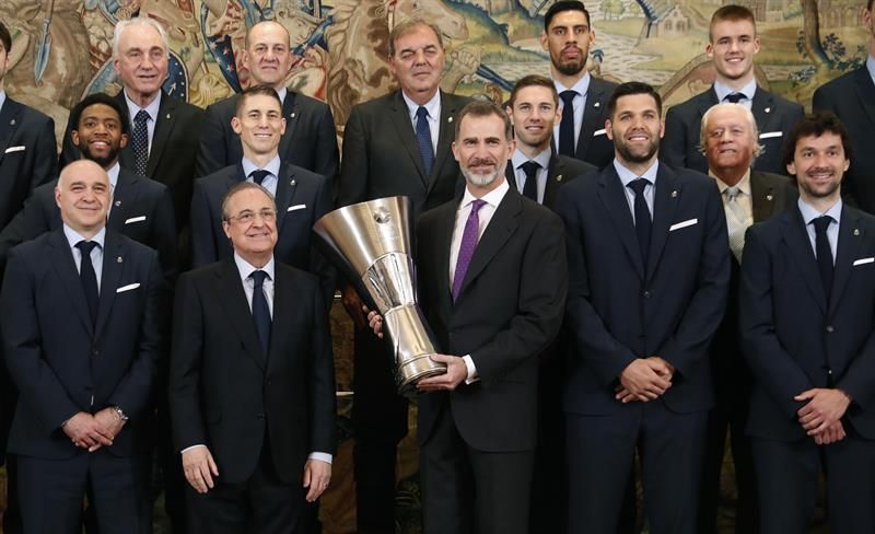 El Rey felicita en Zarzuela al Real Madrid como campeón europeo de baloncesto