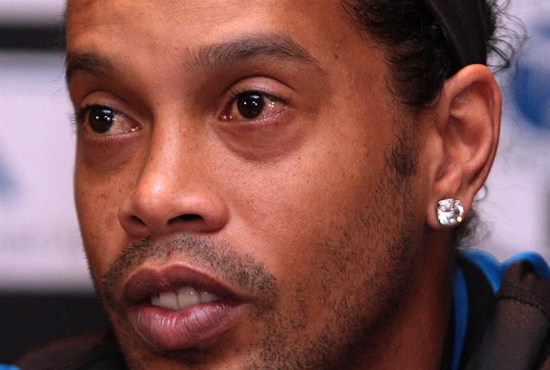 Ronaldinho Gaúcho se casará con dos mujeres en agosto, según un diario