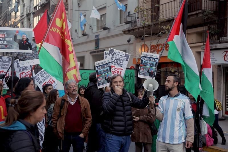 Protestan frente a la AFA para que se cancele el amistoso de Argentina en Israel