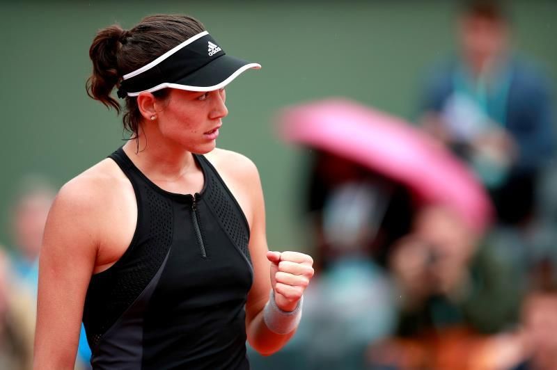 Muguruza apea a Kuznetsova y avanza a segunda ronda, donde se mide con Ferro