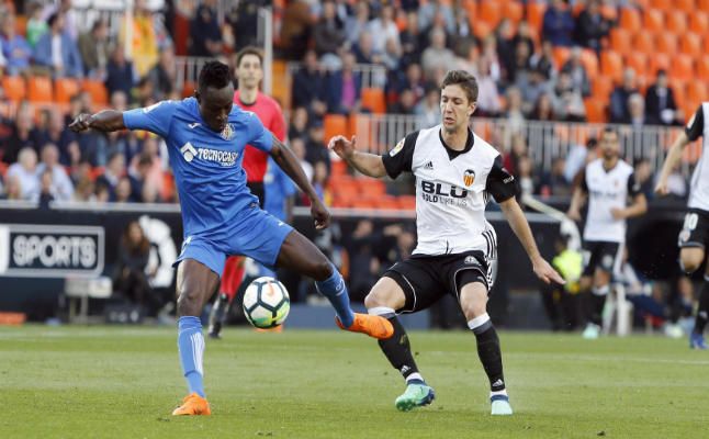 Ángel Torres confirma el interés del Sevilla en Djené