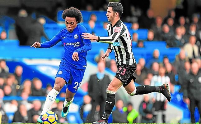 Mikel Merino, a tres bandas como poco