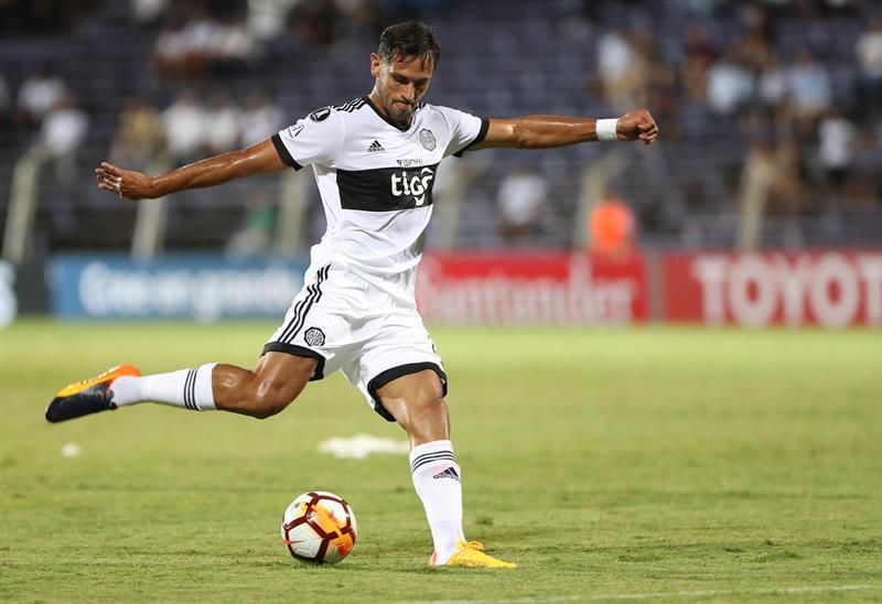 Centenario soldado de Guerra del Chaco recibe remera de Roque Santa Cruz