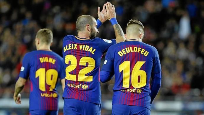Aleix Vidal vacía su taquilla del Camp Nou