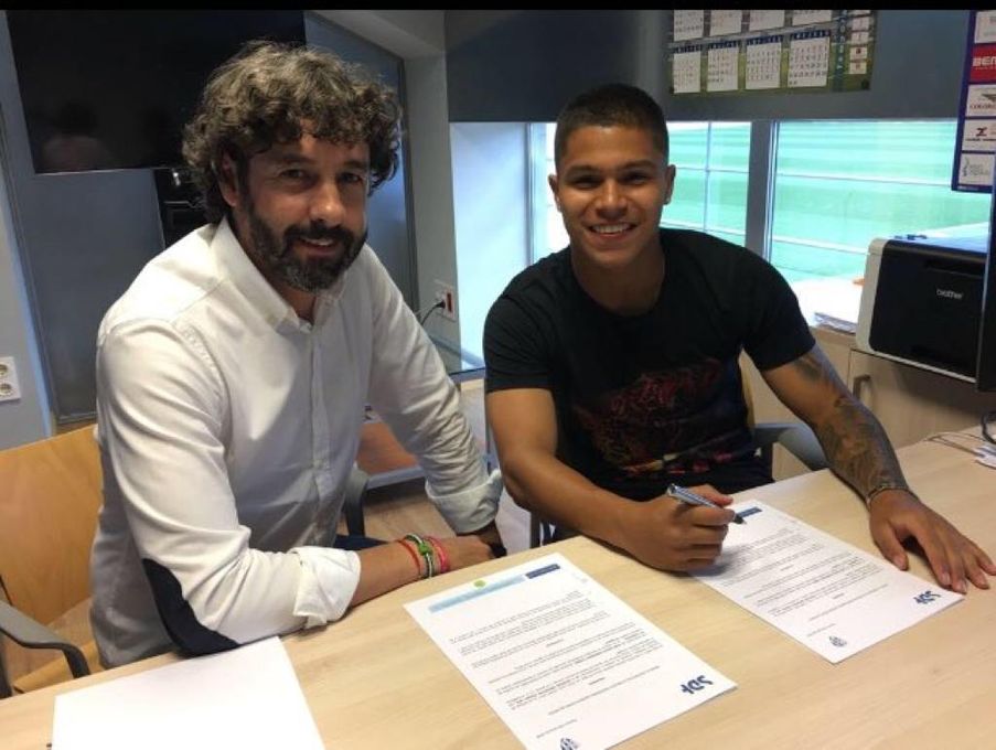 El Cucho Hernández seguirá en Huesca una temporada más