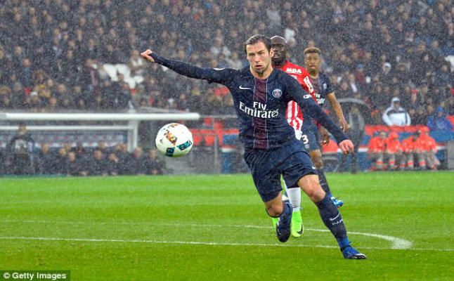 Tasan a Krychowiak en 10-15 millones