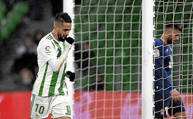 El Betis estudia una gran oferta por Boudebouz