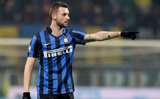 Brozovic: "Pasaron muchas cosas con mi fichaje por el Sevilla"