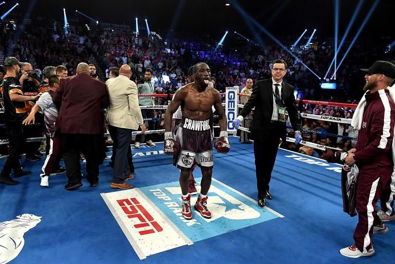 Crawford vence a Horn por nocáut técnico y es nuevo campeón welter