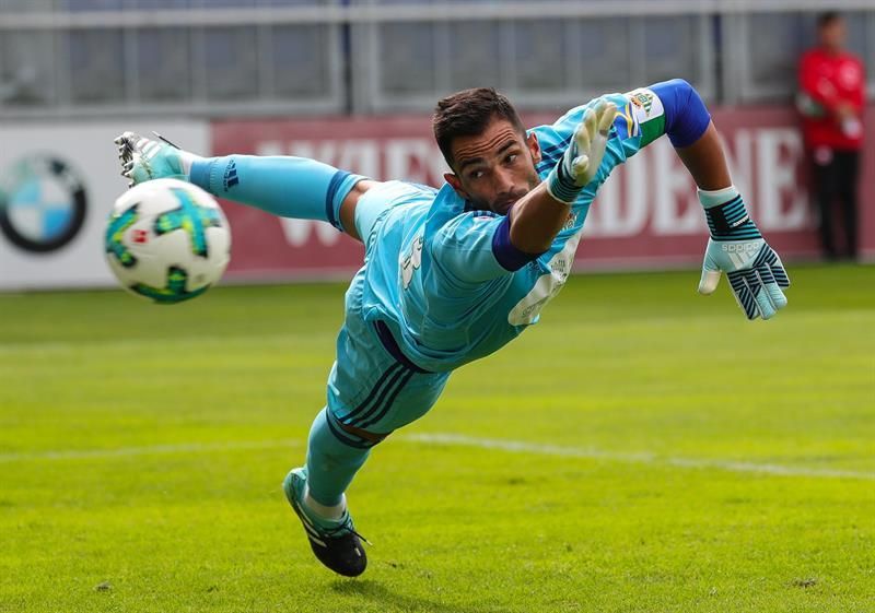 El Sporting de Portugal quiere fichar al portero del Betis Adán, según un diario