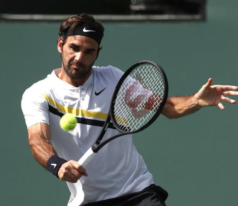 Roger Federer vence a Mischa Zverev en su debut