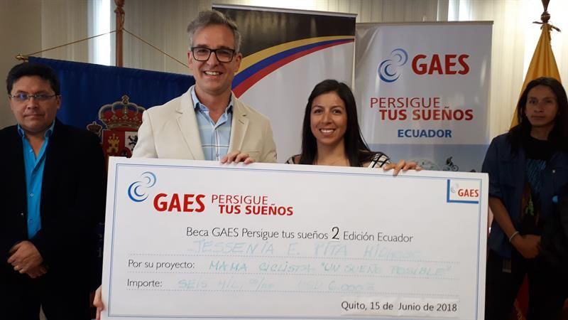 Una ciclista ecuatoriana gana la beca Gaes para participar en la prueba Titan Desert