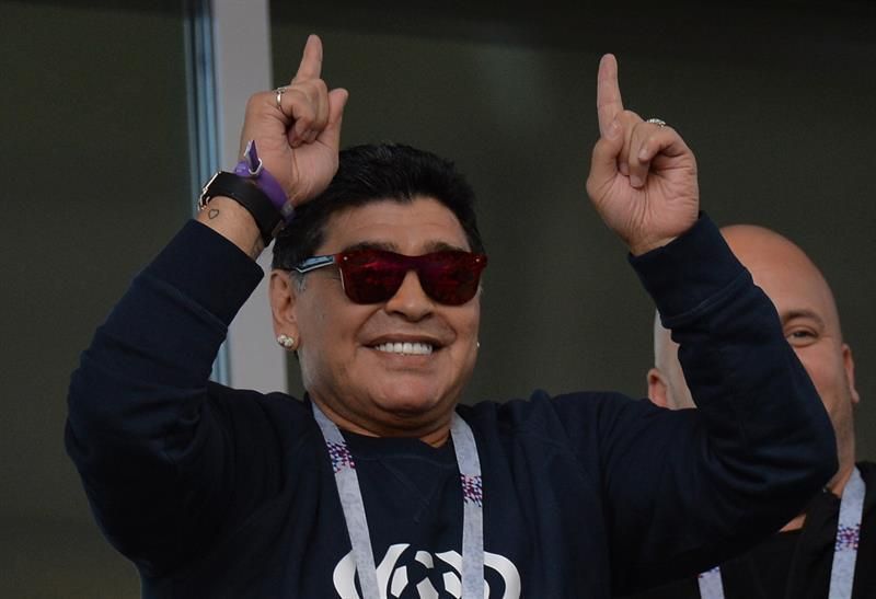 Maradona critica a Sampaoli y dice que jugando así "no puede volver a Argentina"