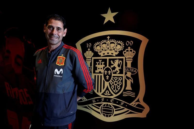 Hierro, del traje al chándal