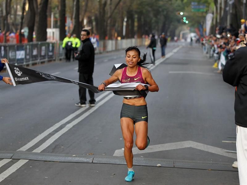 La mexicana De la Rosa dice estar lista para bajar de 2h 30 m en el maratón