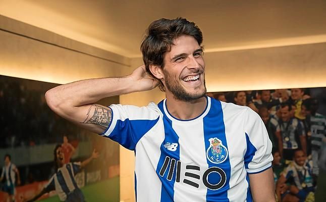 Gonçalo Paciencia gusta, pero no tiene hueco