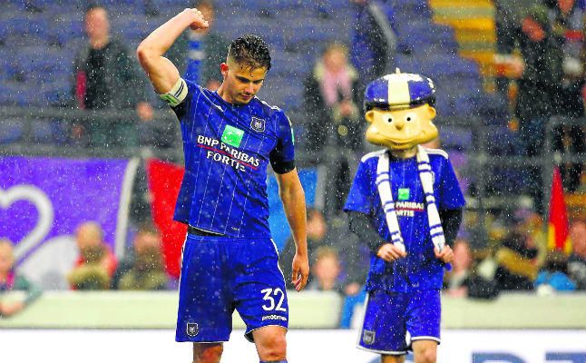 El agente de Dendoncker: "Estoy en contacto con Betis y Sevilla"