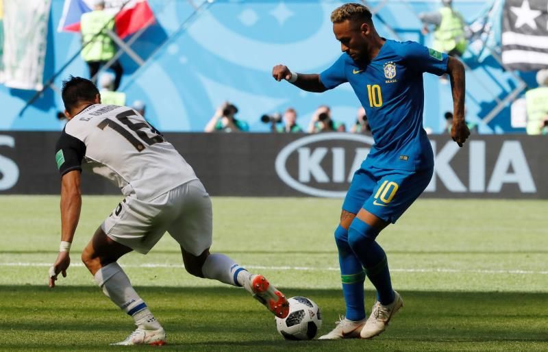 2-0: Coutinho rescata a Brasil y condena a Costa Rica