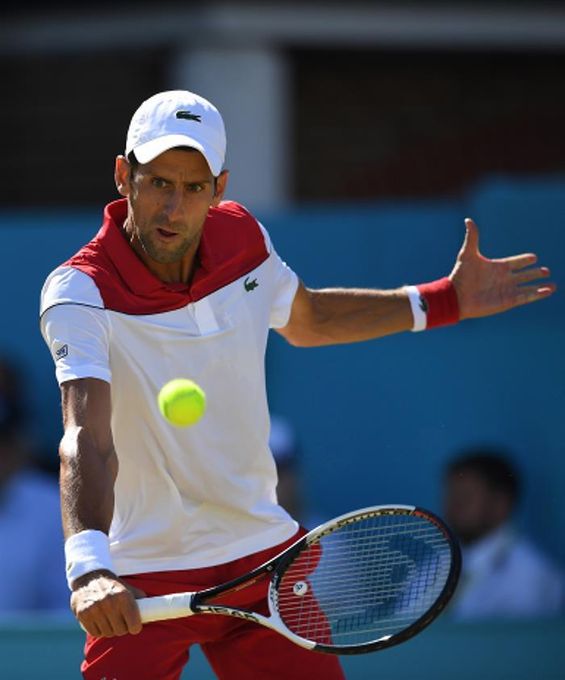 Djokovic no titubea para alcanzar sus segundas semifinales en Queen's