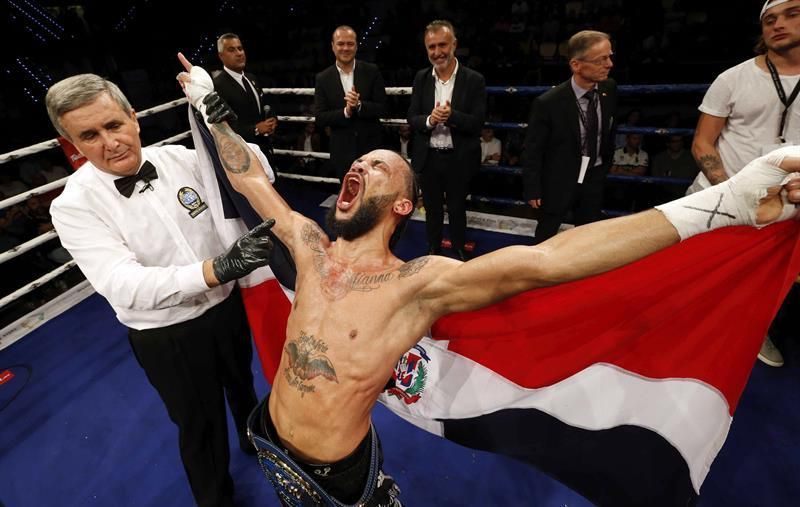 Abigail Medina noquea al francés Anthony Settoul en 1'12 y retiene su título