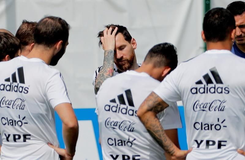 Biglia, Mercado y Otamendi regresan al grupo en el 31 cumpleaños de Messi