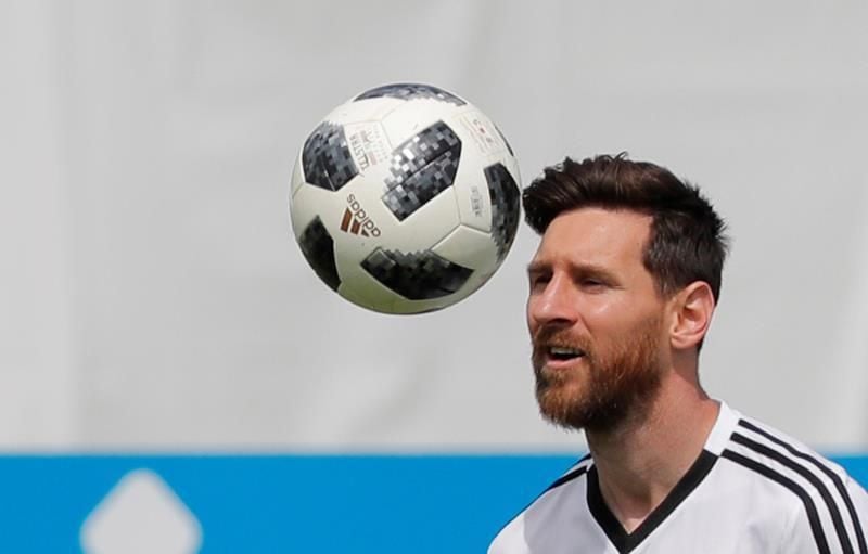 Messi recibe felicitación de compañeros y amigos el día de su 31 cumpleaños