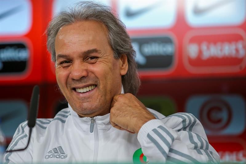 La federación argelina de fútbol destituye al seleccionador Rabah Madjer