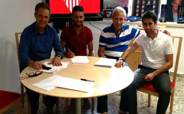 Pejiño renueva y pasa al Sevilla Atlético